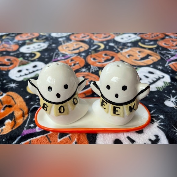 JACK O LANTERN LANE Halloween Ghost Boo Eek Salt & Pepper Shaker Set w/ Tray - Picture 1 of 4